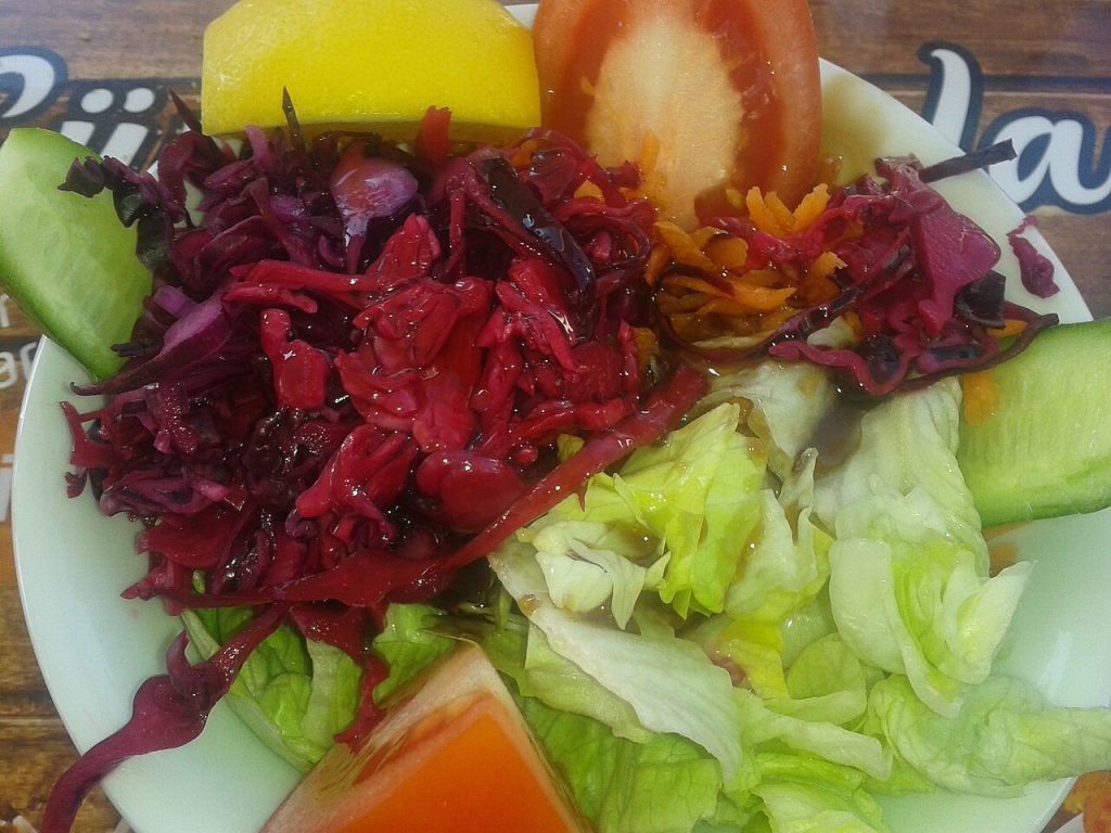 Mersin diyetisyen önerisi: pancarlı renkli salata